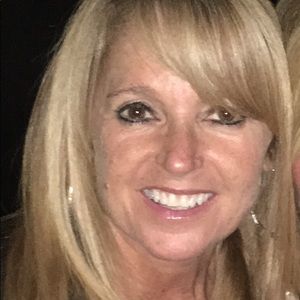 Meet your Posher, Lois